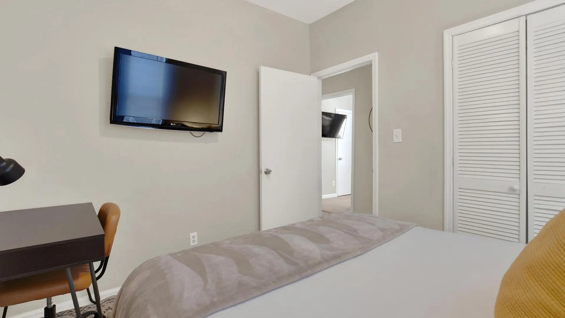 Crawford Square Hideaway Villa Savannah
